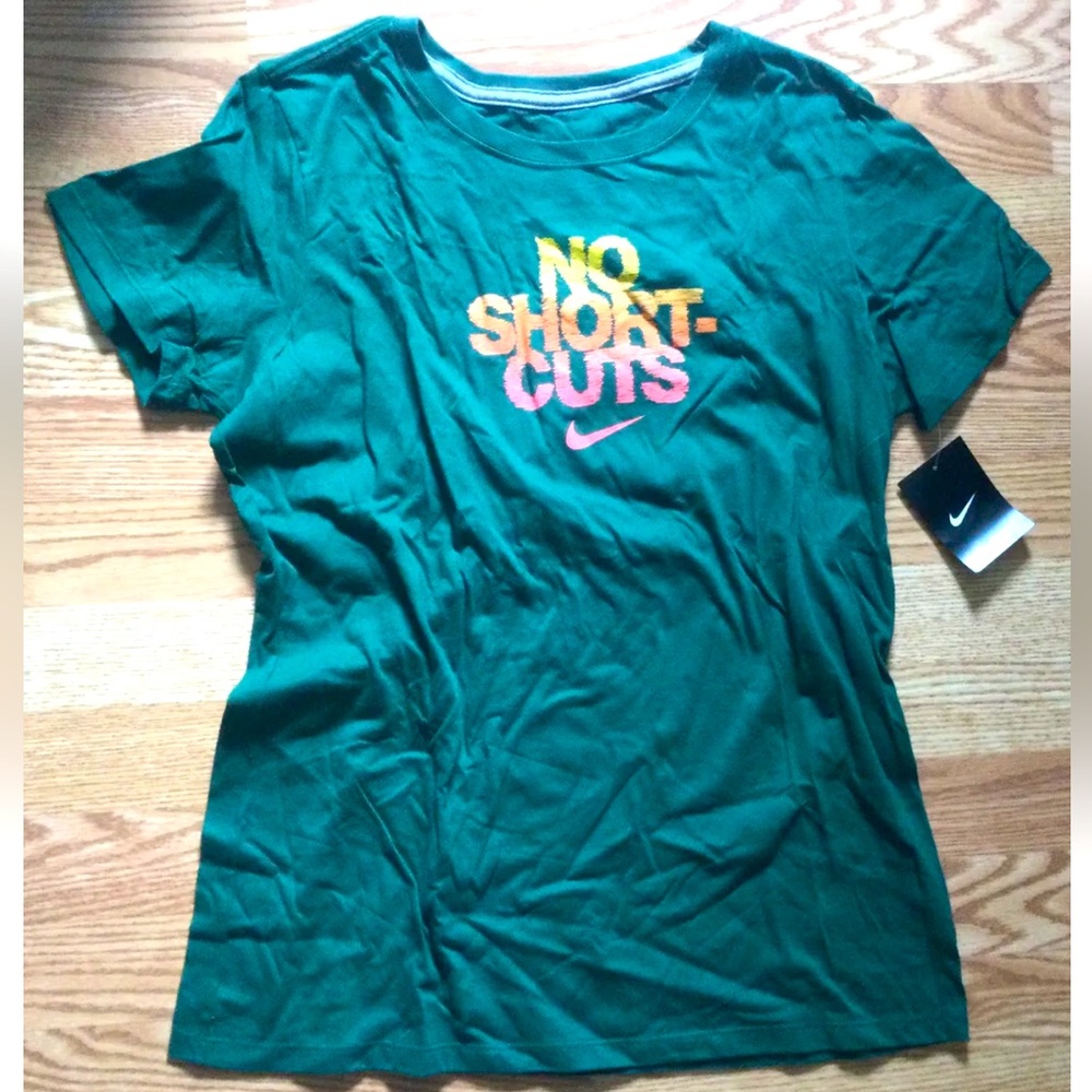 BRAND NEW WITH TAG NIKE T SHIRT NO SHORT CUTS SLIM FIT SIZE XL SHORT SLEEVE